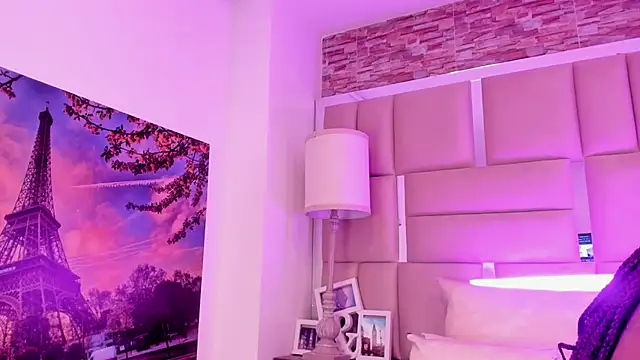 ShaniaBrownn online show from May 17, 12:12 pm