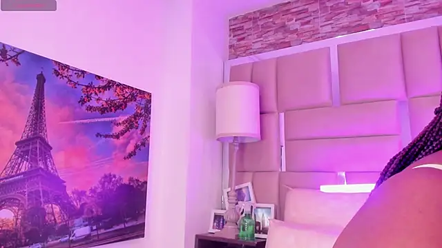 ShaniaBrownn online show from May 19, 7:42 pm