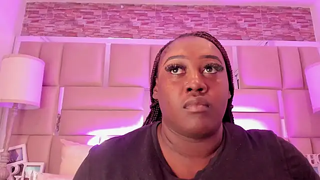 ShaniaBrownn online show from May 20, 7:31 pm