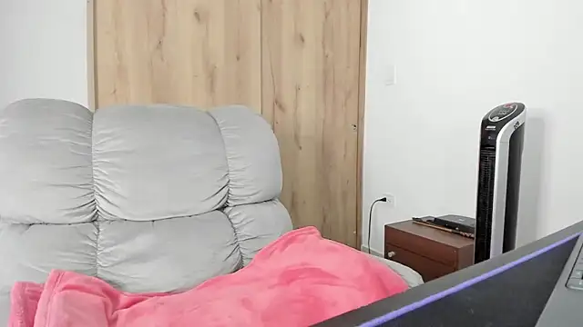 xspecialoomx online show from March 16, 12:53 pm