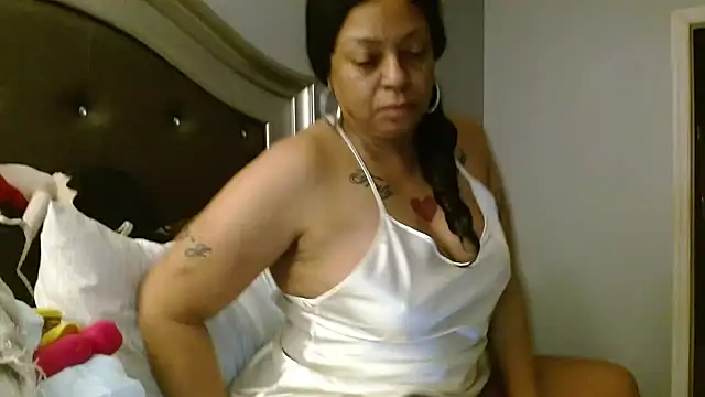 MSweetLindaParks online show from February 18, 10:00 am