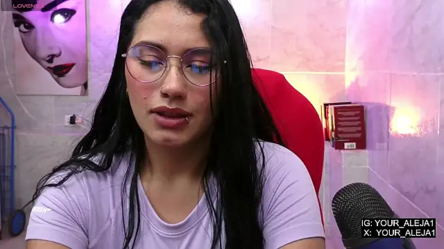 LauraRuiz1 online show from May 15, 11:12 pm