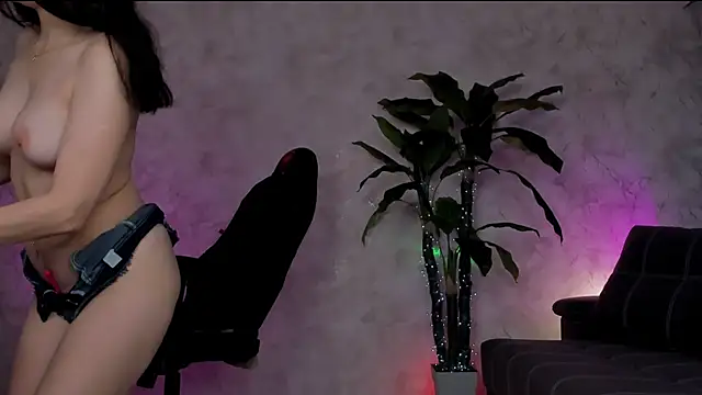 Emma7 online show from May 18, 4:07 am