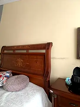 isabella jade online show from October 16, 1:45 pm