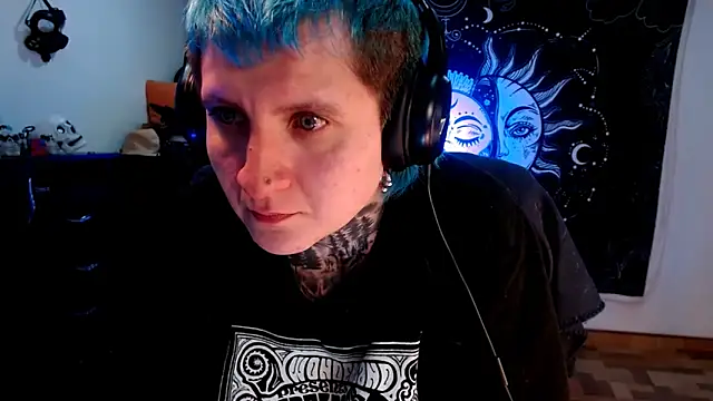 Marieblueeyes online show from February 4, 7:18 am