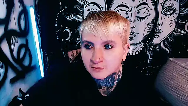Marieblueeyes online show from May 12, 7:33 pm