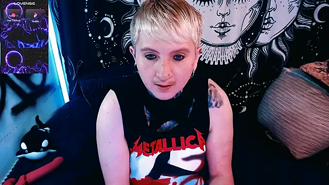 Marieblueeyes online show from May 13, 7:11 pm