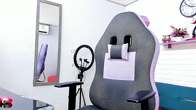 Snapshot of ManSant chatting on October 5, 3:54 pm ManSant online show from October 5, 3:54 pm