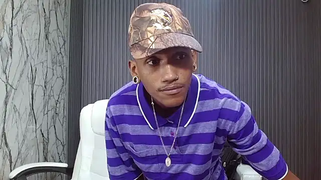 Snapshot of ManSant chatting on October 6, 8:39 pm ManSant online show from October 6, 8:39 pm