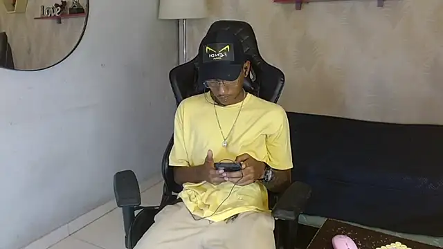 Snapshot of ManSant chatting on October 17, 3:36 pm ManSant online show from October 17, 3:36 pm