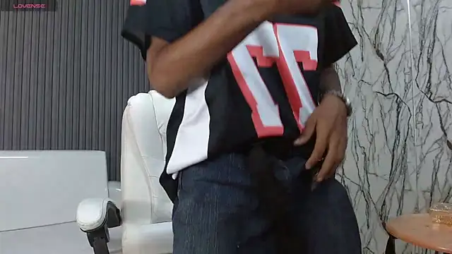 Snapshot of ManSant chatting on October 21, 3:02 pm ManSant online show from October 21, 3:02 pm