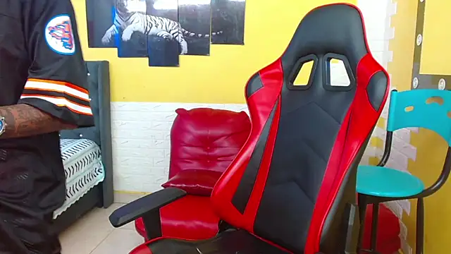 Snapshot of ManSant chatting on October 29, 3:36 pm ManSant online show from October 29, 3:36 pm