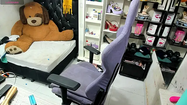 Snapshot of allsson_queen chatting on September 17, 8:10 pm allsson queen online show from September 17, 8:10 pm