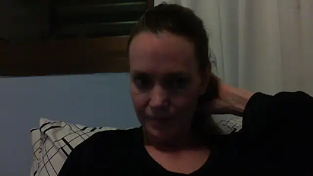 Snapshot of Annylove1 chatting on October 3, 12:29 am Annylove1 online show from October 3, 12:29 am