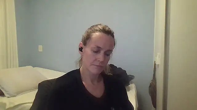 Snapshot of Annylove1 chatting on October 18, 12:13 am Annylove1 online show from October 18, 12:13 am