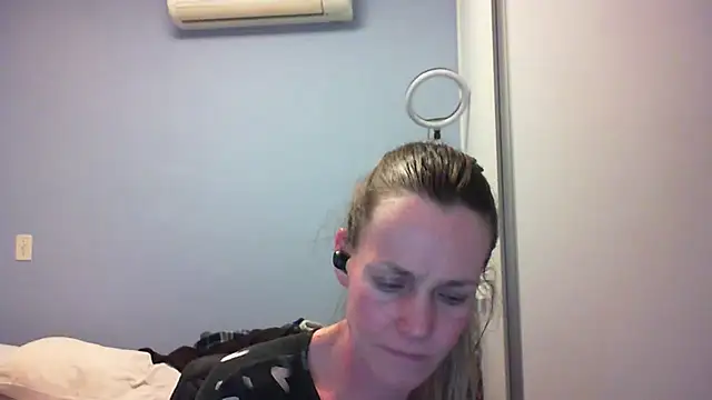 Snapshot of Annylove1 chatting on October 27, 12:04 am Annylove1 online show from October 27, 12:04 am