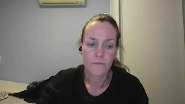 Snapshot of Annylove1 chatting on November 15, 12:19 am Annylove1 online show from November 15, 12:19 am