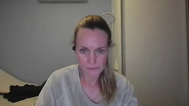 Snapshot of Annylove1 chatting on November 23, 12:32 am Annylove1 online show from November 23, 12:32 am