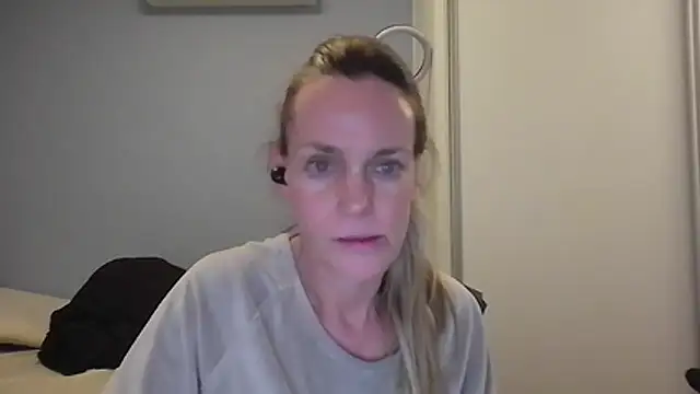 Snapshot of Annylove1 chatting on November 26, 12:11 am Annylove1 online show from November 26, 12:11 am