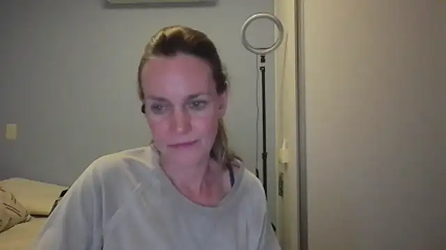 Snapshot of Annylove1 chatting on November 27, 12:24 am Annylove1 online show from November 27, 12:24 am