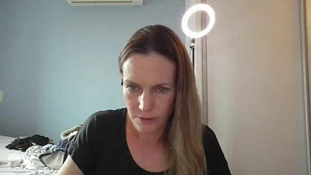 Snapshot of Annylove1 chatting on December 19, 4:14 pm Annylove1 online show from December 19, 4:14 pm