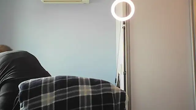 Snapshot of Annylove1 chatting on December 20, 1:40 pm Annylove1 online show from December 20, 1:40 pm