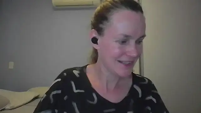 Snapshot of Annylove1 chatting on December 22, 12:18 am Annylove1 online show from December 22, 12:18 am