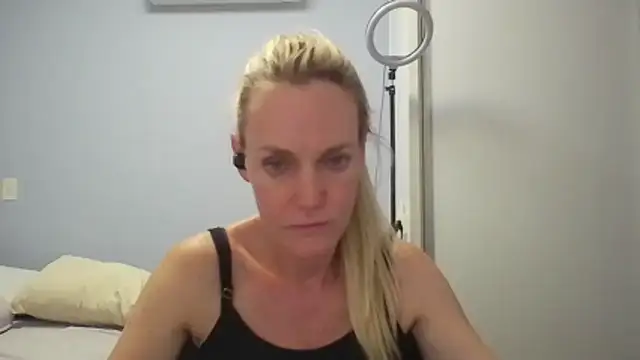 Snapshot of Annylove1 chatting on January 11, 12:26 am Annylove1 online show from January 11, 12:26 am