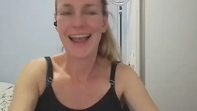 Snapshot of Annylove1 chatting on January 15, 12:26 am Annylove1 online show from January 15, 12:26 am