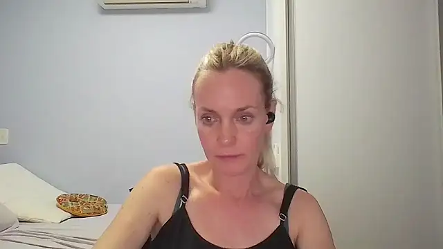 Snapshot of Annylove1 chatting on January 18, 12:36 am Annylove1 online show from January 18, 12:36 am