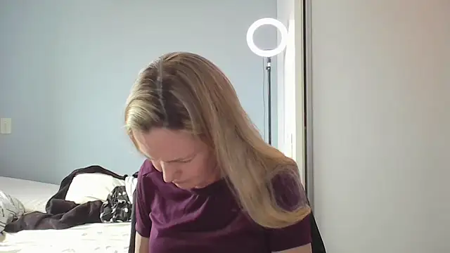 Snapshot of Annylove1 chatting on February 2, 4:49 pm Annylove1 online show from February 2, 4:49 pm