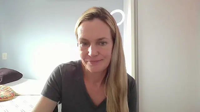 Snapshot of Annylove1 chatting on February 4, 4:46 pm Annylove1 online show from February 4, 4:46 pm