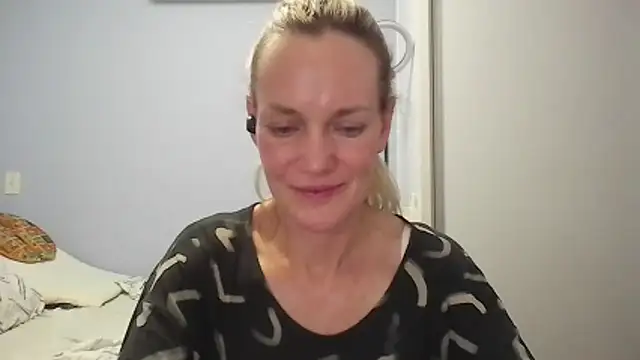 Snapshot of Annylove1 chatting on February 6, 12:26 am Annylove1 online show from February 6, 12:26 am