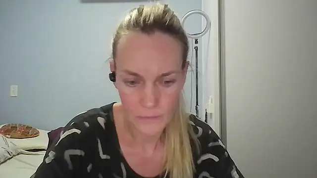 Snapshot of Annylove1 chatting on February 7, 12:36 am Annylove1 online show from February 7, 12:36 am