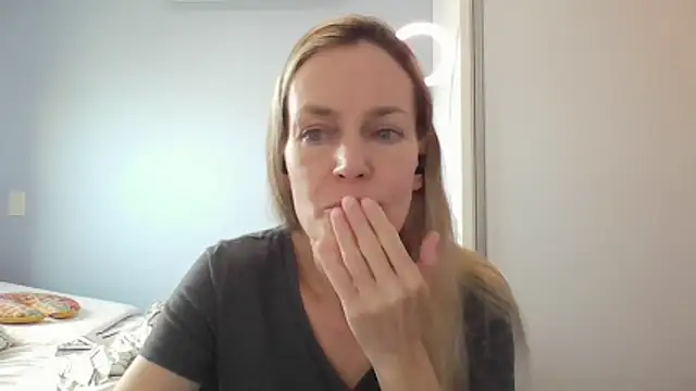 Snapshot of Annylove1 chatting on February 12, 10:54 am Annylove1 online show from February 12, 10:54 am