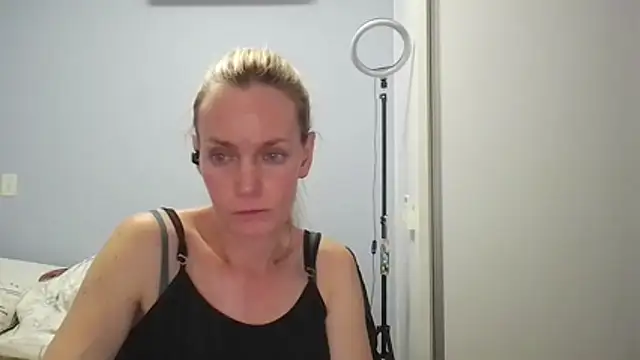 Snapshot of Annylove1 chatting on February 15, 1:13 am Annylove1 online show from February 15, 1:13 am