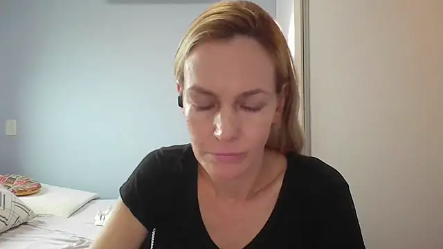 Annylove1 online show from March 19, 11:47 am