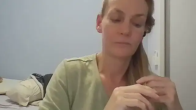 Annylove1 online show from April 23, 12:23 am