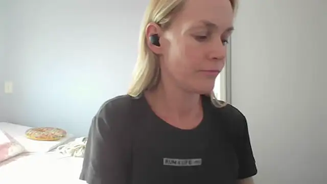 Annylove1 online show from April 24, 4:53 pm