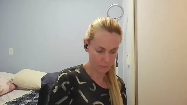 Annylove1 online show from May 3, 12:27 am