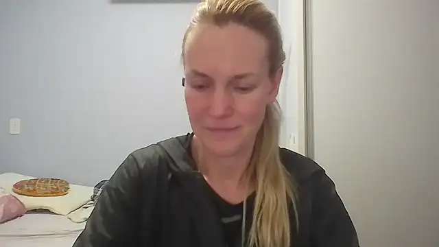 Annylove1 online show from May 5, 12:18 am