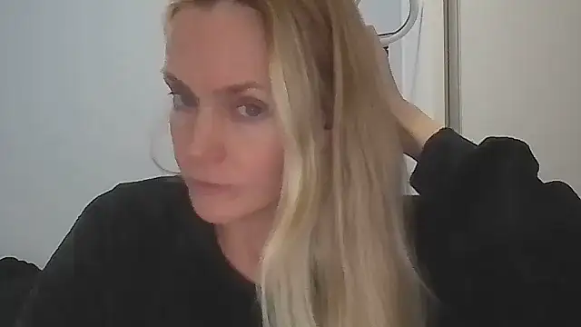 Annylove1 online show from May 13, 12:08 am