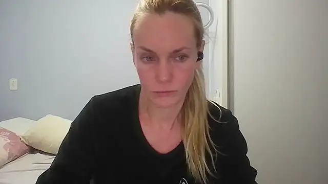 Annylove1 online show from May 18, 12:18 am