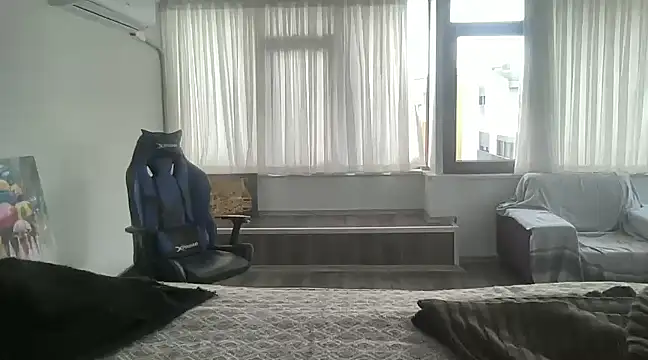 Snapshot of ALPHANDRE chatting on March 1, 2:44 pm ALPHANDRE online show from March 1, 2:44 pm