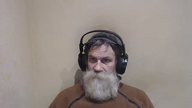 Snapshot of AlexNudo chatting on December 5, 8:33 am AlexNudo online show from December 5, 8:33 am