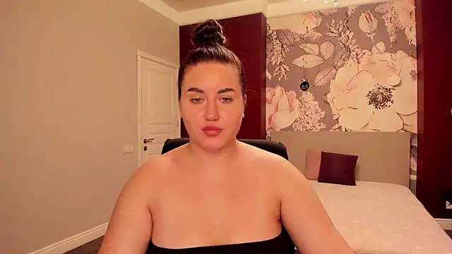 Roxie Bradley online show from October 8, 5:38 am