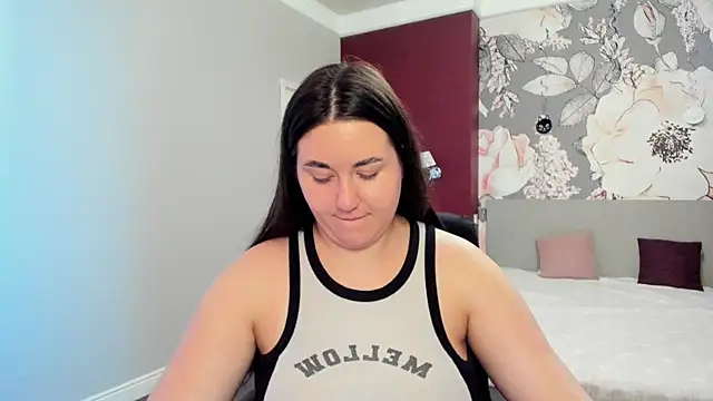 Roxie Bradley online show from November 21, 6:45 am