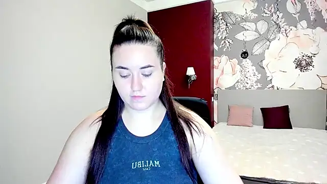 Snapshot of Roxie_Bradley chatting on February 18, 6:42 am Roxie Bradley online show from February 18, 6:42 am