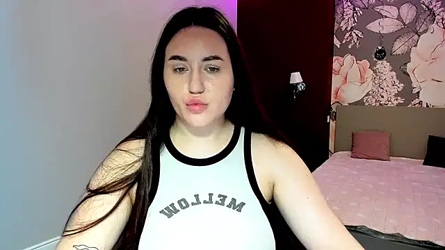 Snapshot of Roxie_Bradley chatting on February 21, 6:47 am Roxie Bradley online show from February 21, 6:47 am