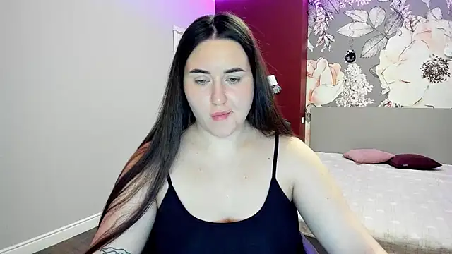 Snapshot of Roxie_Bradley chatting on February 26, 7:29 am Roxie Bradley online show from February 26, 7:29 am